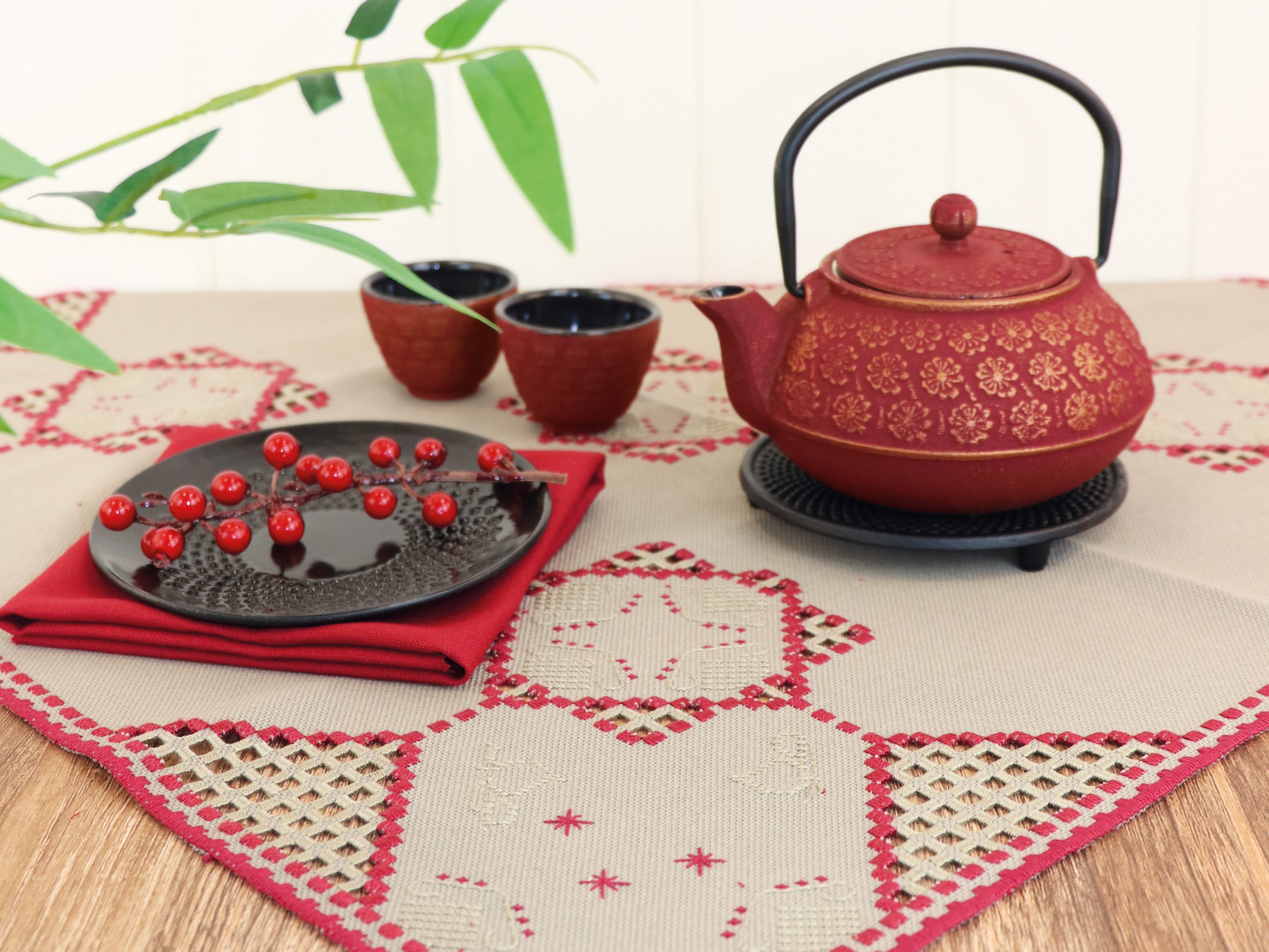 316_Hardanger_Tischdecke Rot 4